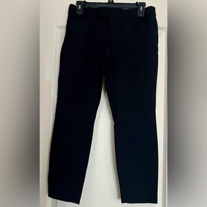 BANANA REPUBLIC
WOMENS
BLACK SLACKS
SIZE 4P
FRONT SLIT POCKETS
BACK SLIT POCKETS